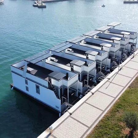Botel Dream Houseboat With A Whirlpool On The Water Novigrad (Istria)
