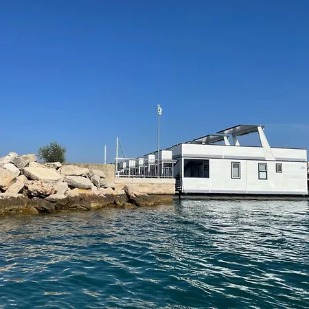 Botel Dream Houseboat With A Whirlpool On The Water 3*